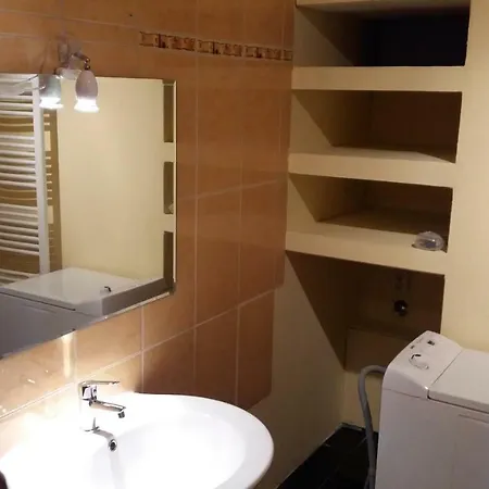 Velencesun Medences Apartman Haz 公寓 *