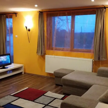 Velencesun Medences Apartman Haz 公寓 *