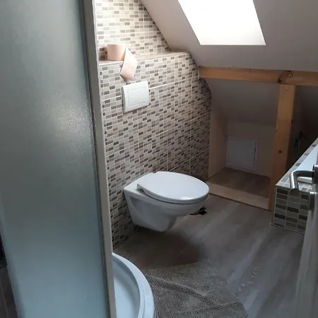 Velencesun Medences Apartman Haz * 韦伦采