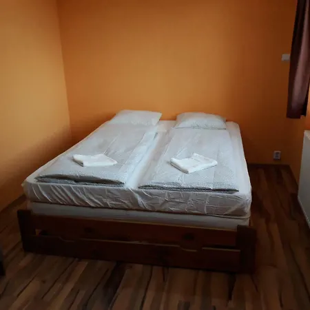 Velencesun Medences Apartman Haz 公寓 *